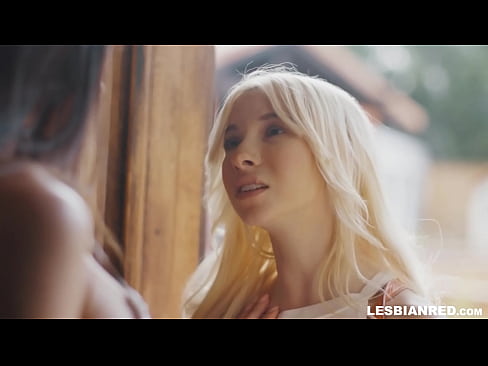 ❤️ Dievča príde domov o niekoľko mesiacov neskôr a skončí pri jedení kundičky svojej nevlastnej mamy ❌ Super porno na nás ☑