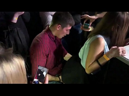 ❤️ Skutočný sex v ruskom nočnom klube. 18-ročné ruské dievča v análnom otvore a vagíne jebané v nočnom klube ❌ Super porno na nás ☑